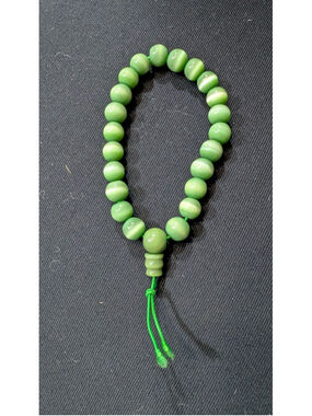 Women's Unbranded Green Cat's Eye Bead Bracelet One Size somewhat darker green